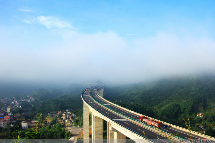 大湘西从不缺少风景，就连高速公路都无比独特！