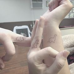 Muitas pessoas querem ter uma tatuagem, mas têm medo de se arrepender. Ou simplesmente querem alternativas discretas e delicadas.