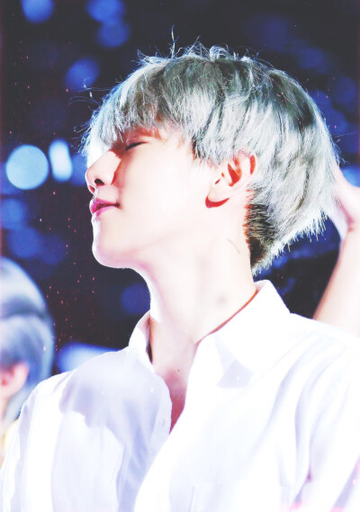 BAEKHYUN 边伯贤 EXO