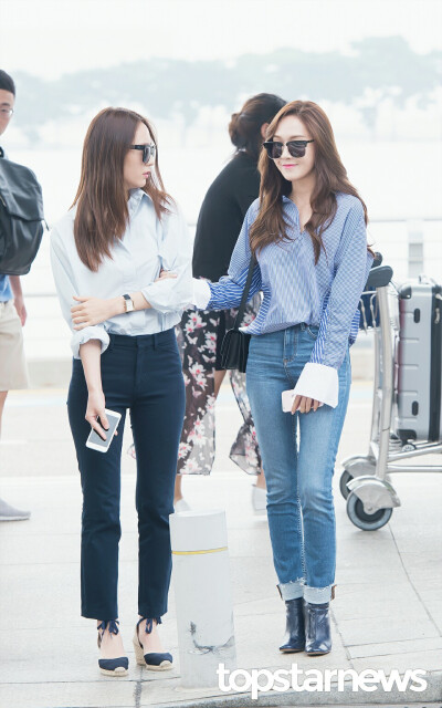 郑秀晶Krystal
郑秀妍Jessica