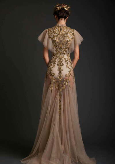 Krikor Jabotian 近几年经典款 精致的后背设计 可谓深得人心