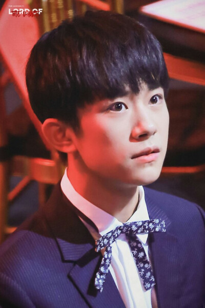 #易烊千玺 #TFBOYS 时尚芭莎慈善夜 高清 西装 帅气