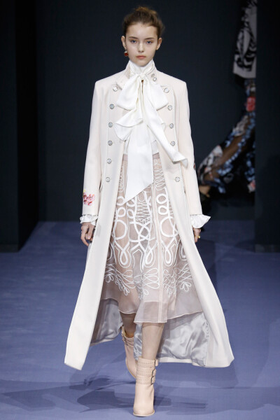 Temperley London（坦波丽·伦敦）于伦敦时装周发布2016秋冬系列。