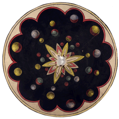 19世纪 ，比利时的物理学家Joseph Plateau根据视觉滞留原理，发明了可以呈现动态图像的装置“ 费纳奇镜 ”，这是被认为动画的最早雏形。丨图片由波士顿艺术家Richard Balzer和洛杉矶的动画设计师Brain Duffy共同完成。