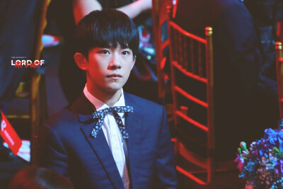 #易烊千玺 #TFBOYS 时尚芭莎慈善夜 高清 西装 帅气