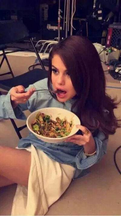 小吃货傻脸娜，赛琳娜戈麦斯SelenaGomez