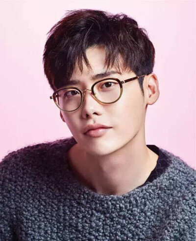 W - Two Worlds 两个世界
MBC 20th July - 14th Sep 2016
Lee Jong Suk 李钟硕