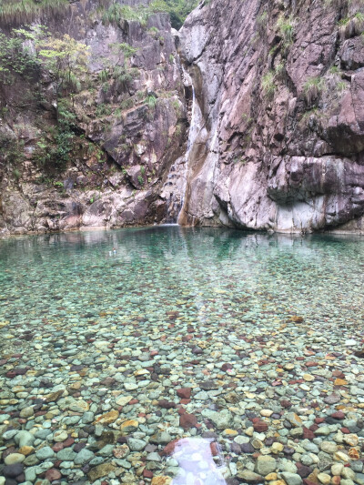 分享个美丽的地方，宁波余姚黑龙潭。手机拍的，水很漂亮，有四米深。