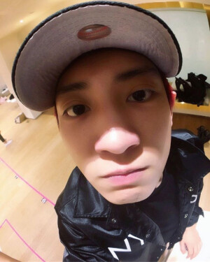 £logo ヾPark ChanYeol _박찬열.  