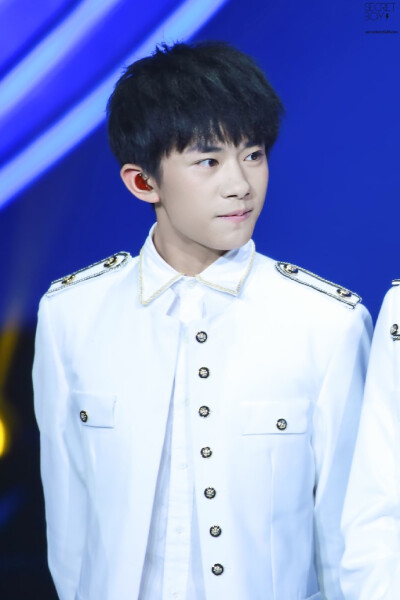 #中秋当月明，千你共婵娟# 碎毛帅@TFBOYS-易烊千玺