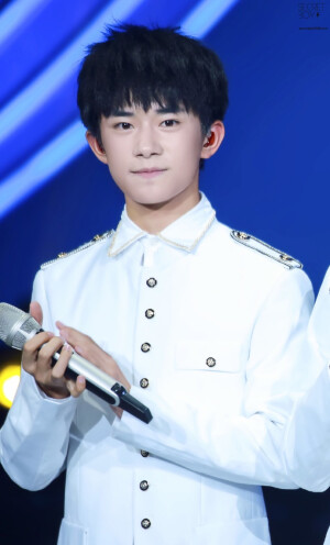 #中秋当月明，千你共婵娟# 碎毛帅@TFBOYS-易烊千玺