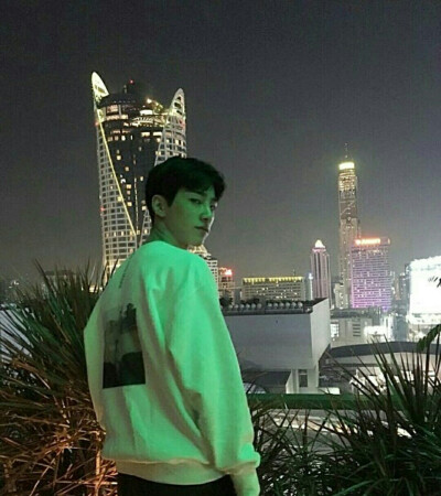 男头像
气质 韩日系 意境 全身图
by图姨