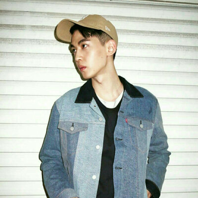 男头像
气质 韩日系 意境 全身图
by图姨