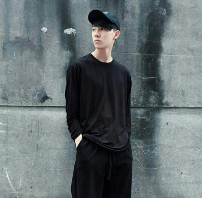 男头像
气质 韩日系 意境 全身图
by图姨