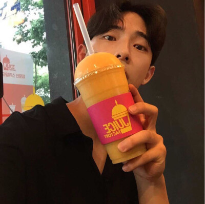 男头像
气质 韩日系 意境 全身图
by图姨