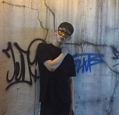 男头像
气质 韩日系 意境 全身图
by图姨