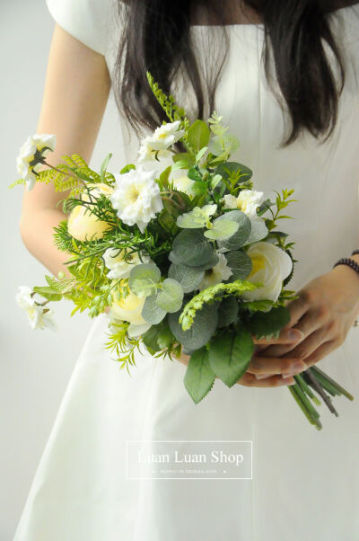 小清新绿白森系草坪婚礼手捧花 新娘花束 植物系婚纱摄影拍照道具