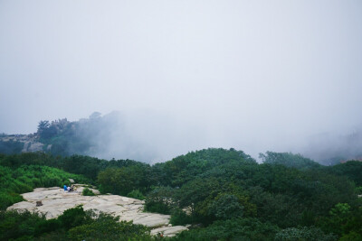 摄于泰山。但远山长，云山乱，晓山青。