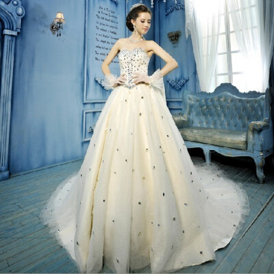 一定要找到，那个能让你的心静下来的人，从此不再剑拔弩张、左右奔突；
也一定要找到，那个能让你的心精进起来的人，从此万水千山、世世生生。