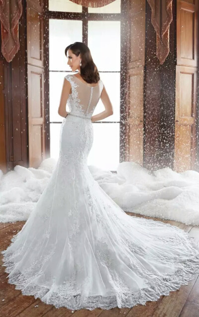 一定要找到，那个能让你的心静下来的人，从此不再剑拔弩张、左右奔突；
也一定要找到，那个能让你的心精进起来的人，从此万水千山、世世生生。