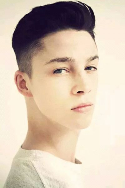 英国男模 Ash Stymest
生日 1991.07.31
身高 186cm