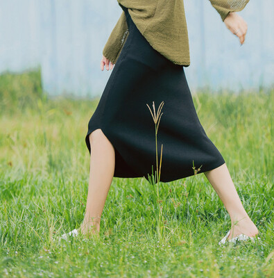 越轨品质 新2016秋冬文艺针织不规则中长款开叉半身裙160835预定