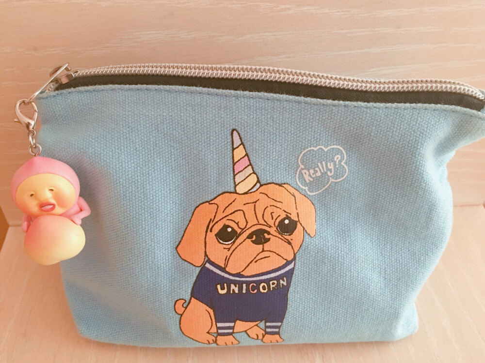 #what's in my bag 6ixty8ight买的化妆包 unicorn～