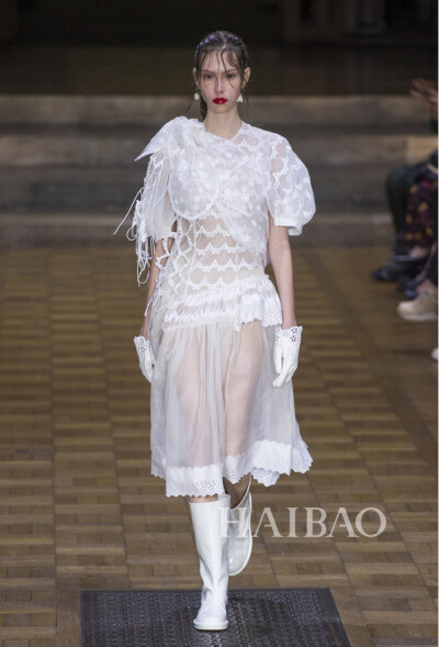 2017春夏伦敦时装周：西蒙娜·罗莎 (Simone Rocha) 女装秀