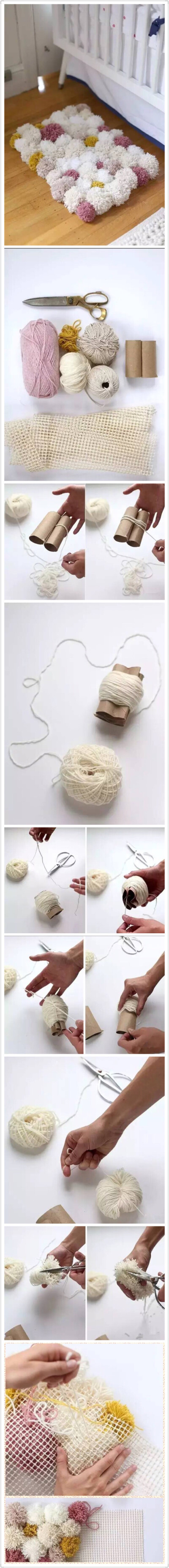 毛线球编织地毯...准备：毛线、剪刀、厕纸纸筒、塑胶网 ，别人那复制来的图，非原创