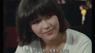 苏菲·玛索（Sophie Marceau），1966年11月17日出生于法国巴黎，法国影视女演员、歌手、作家、导演、编剧。1980年，苏菲·玛索主演青春剧《初吻》出道，出演过《勇敢的心》、《安娜·卡列尼娜》、《芳芳》、《超级女特…