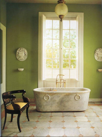 芥末绿的墙和浴室