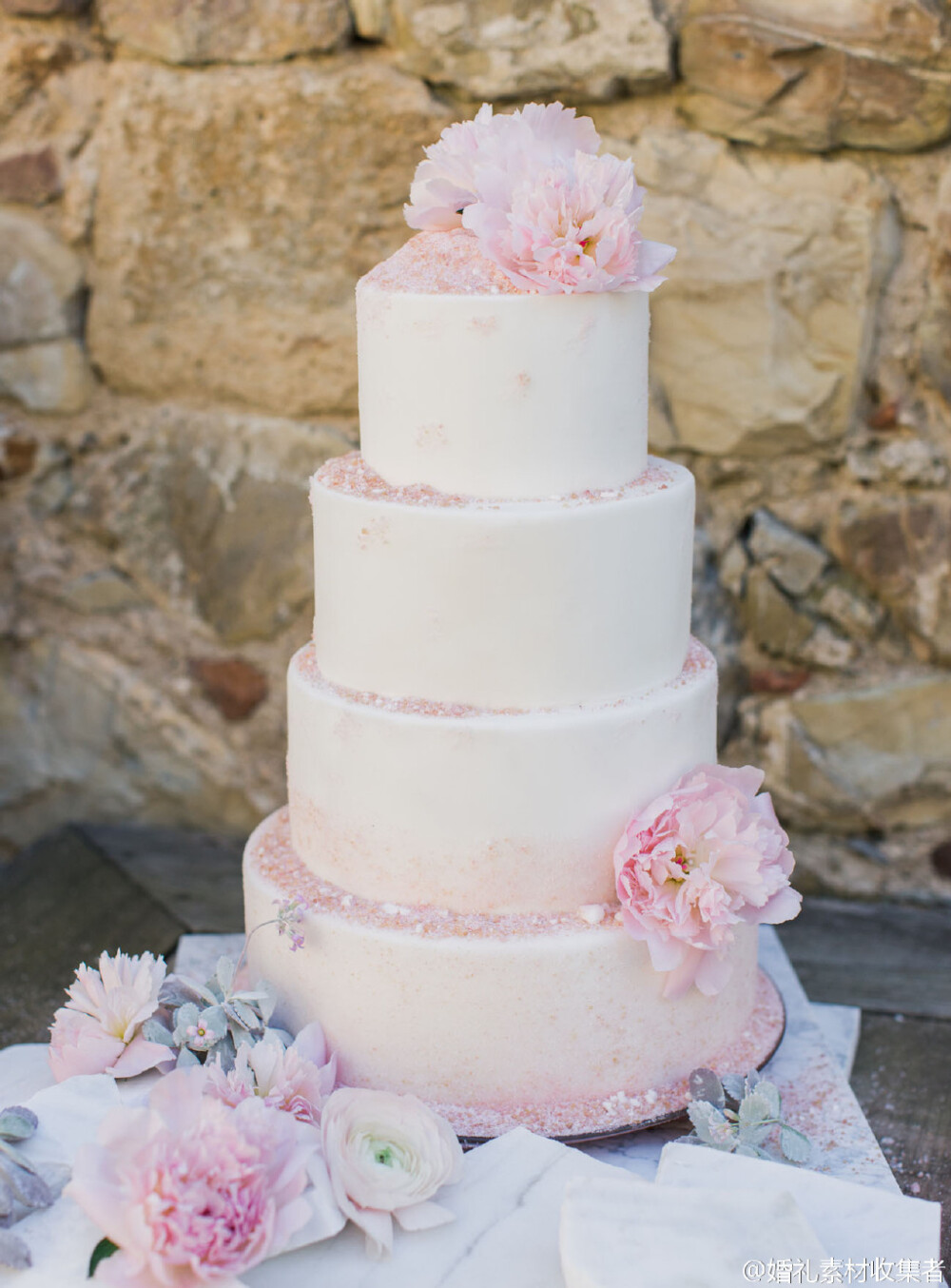 淡雅风格的婚礼蛋糕，配得上你的唯美婚礼吗？