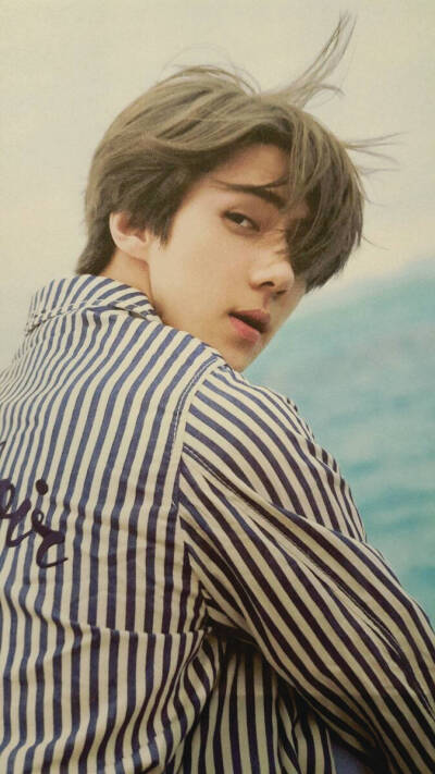 吴世勋 exo sehun
斐济写真 cr:logo