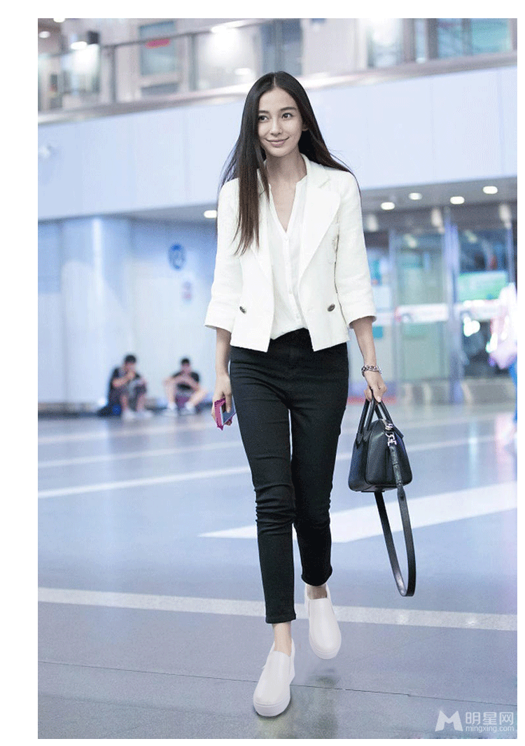 穿什么鞋子能让angelababy这么自信，难道不是内增高的吗？