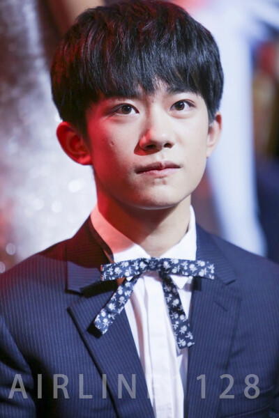 #易烊千玺 #TFBOYS 时尚芭莎慈善夜 西装 高清 帅气 