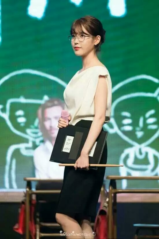 IU李知恩 老师，啦啦啦～美美哒