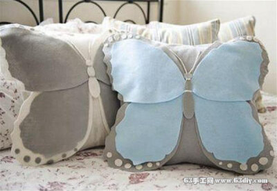 家庭手工制作旧物改造，漂亮的蝴蝶抱枕做法，大家iqi学习吧！ 准备布料。 纸样。 剪下布料。 完成效果。