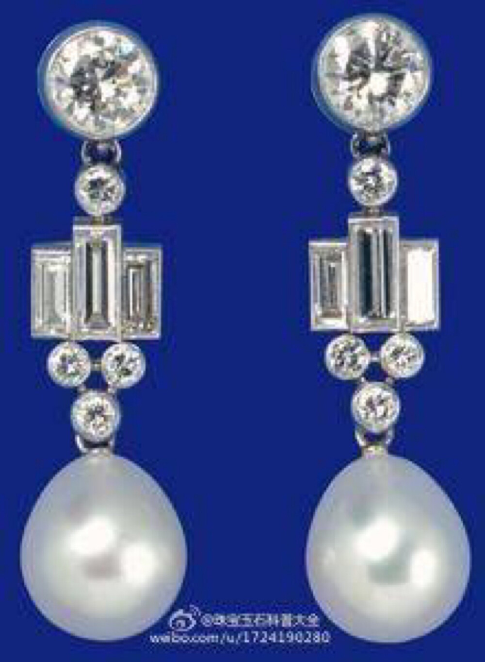 这个耳坠的名字叫做巴林珍珠耳坠（The Bahrain Pearl Drop Earrings）是女王收到的结婚礼物，不过作为珍珠扣的女王只在年轻的时候佩戴过，后来就一直没怎么戴，然后借人了。。。。。