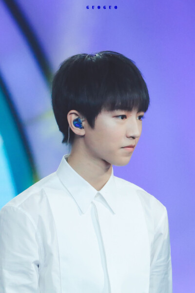 #王俊凯# @TFBOYS-王俊凯 在有生的瞬间能遇到你，竟花光所有运气。