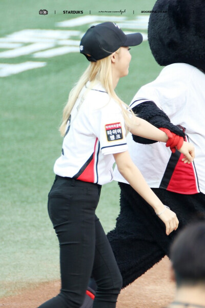 #MAMAMOO# #玟星# #文星伊# #MOONBYUL#
【160910 韩国职棒联赛 开场实图6p】
图cr.starduks/mooruck