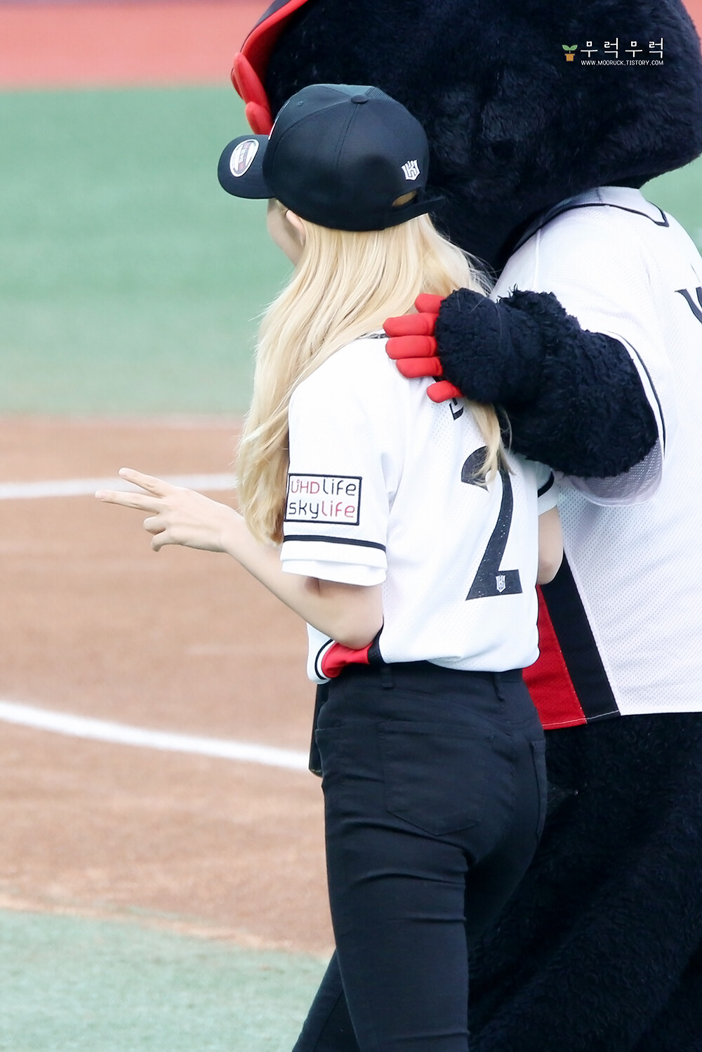 #MAMAMOO# #玟星# #文星伊# #MOONBYUL#
【160910 韩国职棒联赛 开场实图6p】
图cr.starduks/mooruck