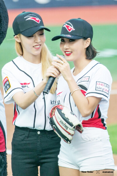 #MAMAMOO# #玟星# #文星伊# #MOONBYUL# #安慧真# #Whasa#
【160910 韩国职棒联赛 开场实图9p】
图cr.viewfinder 4 mamamoo