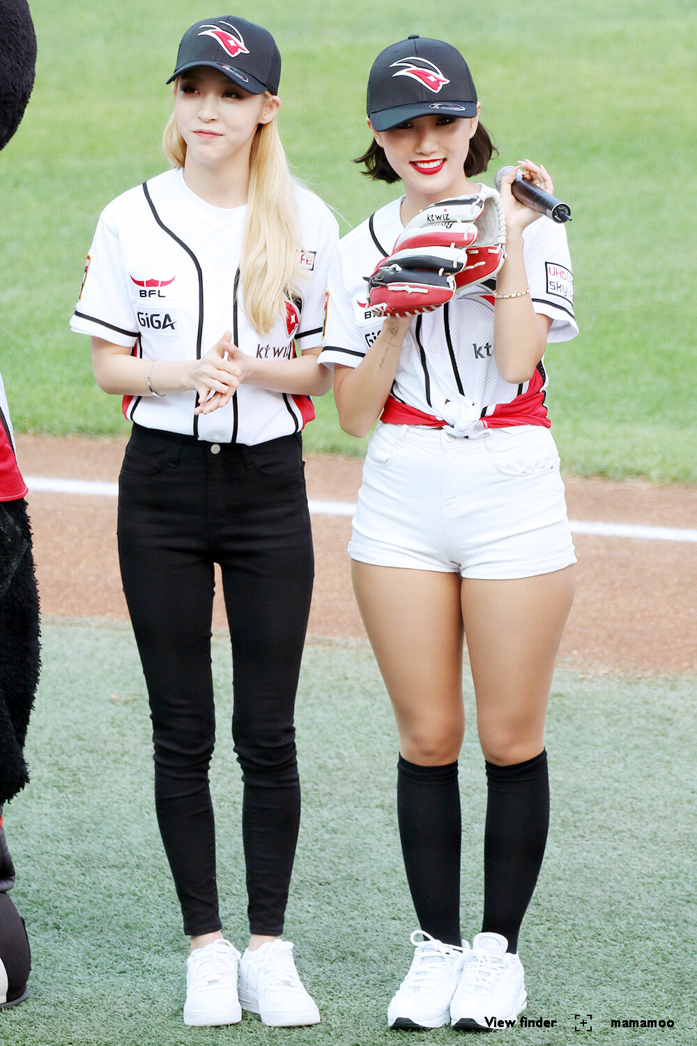 #MAMAMOO# #玟星# #文星伊# #MOONBYUL# #安慧真# #Whasa#
【160910 韩国职棒联赛 开场实图9p】
图cr.viewfinder 4 mamamoo