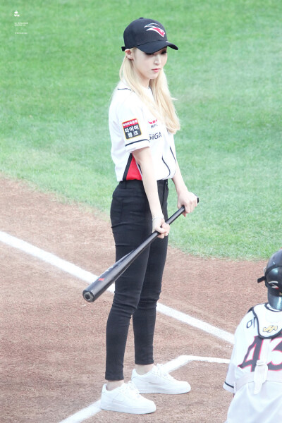 #MAMAMOO# #玟星# #文星伊# #MOONBYUL#
【160910 韩国职棒联赛 开场实图9p】
白白嫩嫩的挥杆少年
cr.19921222.net