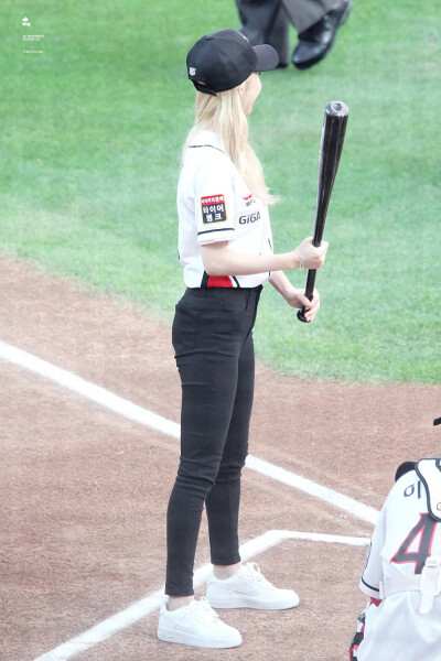 #MAMAMOO# #玟星# #文星伊# #MOONBYUL#
【160910 韩国职棒联赛 开场实图9p】
白白嫩嫩的挥杆少年
cr.19921222.net