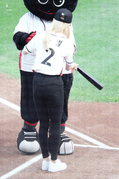 #MAMAMOO# #玟星# #文星伊# #MOONBYUL#
【160910 韩国职棒联赛 开场实图9p】
白白嫩嫩的挥杆少年
cr.19921222.net