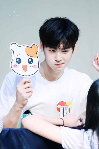 Astro 车银优（Cha Eun Woo）生日1997年03月30日。笑起来像孩子，不笑的时候想冷面男，门面担当????