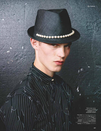 Kit Butler身着Dior 2017春夏系列男装登英国版GQ Style杂志
摄影Mark Mattock
造型Judy Blame
Dior or Die