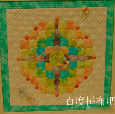 “亚洲拼布节”自2009年以来已成功举办了七届，此次拼布节共邀请拼布类、钩编类、皮具类等行业相关公司及一些著名拼布工作室参展，有拼布老师的精致场景区，并邀请日本拼布大师参加（举办课程和作品展示），也有多幅…