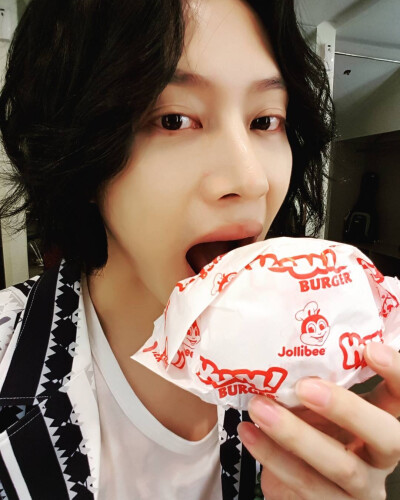  Super Junior 宇宙大明星金希澈